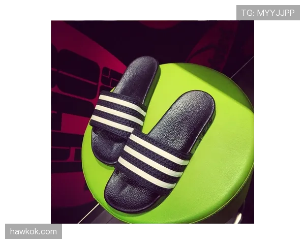 李宗伟穿拖鞋去名流午宴，桌上一堆奢侈品和他那碗便当反差笑死人
